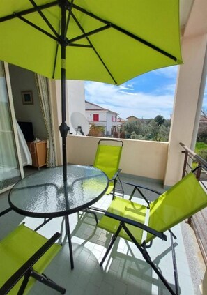 Outdoor dining - 1BR Alloggio Apartment (Isca sullo Ionio)