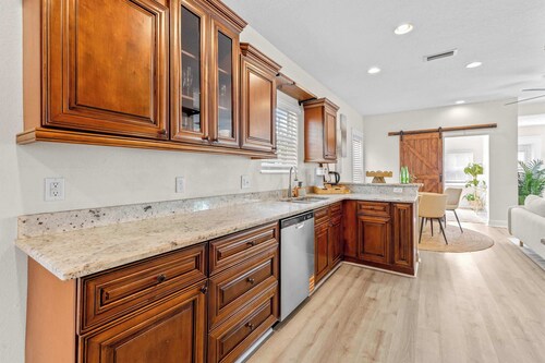 Barefoot Bungalow For 4