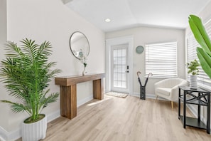 Casa, 2 camas Queen size, patio, vista al jardín (Barefoot Bungalow) | Interior