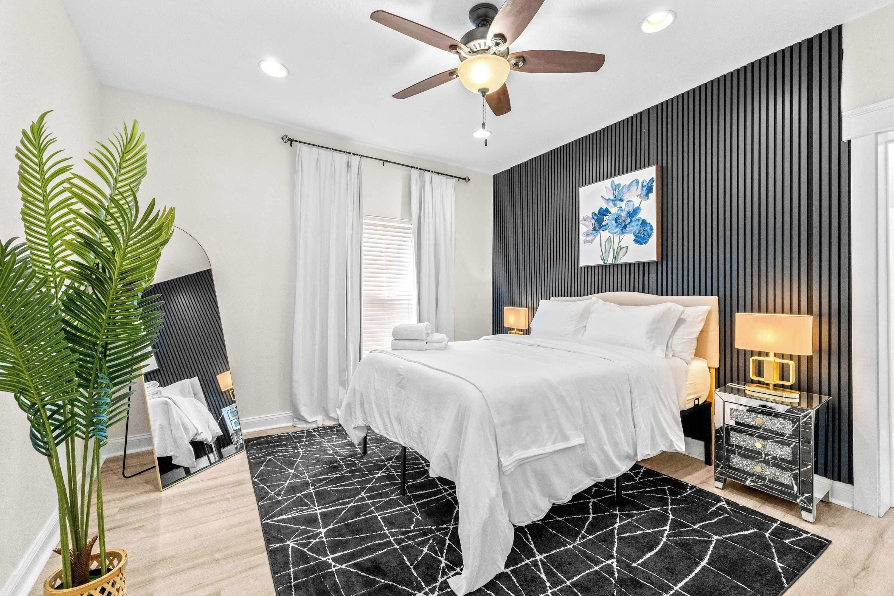 House, 2 Queen Beds, Patio, Garden View (Barefoot Bungalow) | 2 bedrooms, individually decorated, individually furnished, desk