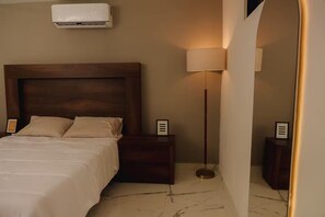 3 habitaciones, tabla de planchar con plancha, wifi y ropa de cama 