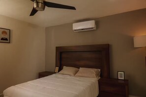 3 habitaciones, tabla de planchar con plancha, wifi y ropa de cama 