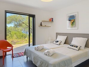 4 bedrooms, iron/ironing board, Internet, bed sheets - Beautiful villa, panoramic village view, sea view (Monticello)