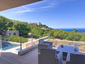 Outdoor dining - Beautiful villa, panoramic village view, sea view (Monticello)