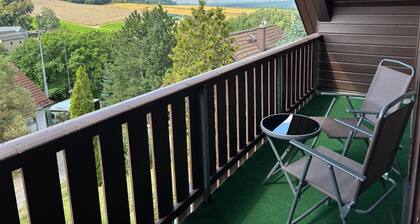 Appartement 'Haus schöne Aussicht bei Chemnitz' avec vue sur la montagne, balcon et Wi-Fi