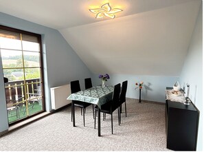 Dining - Apartment 'Haus schöne Aussicht bei Chemnitz' with Mountain View, Balcony and Wi-Fi (Chemnitz)