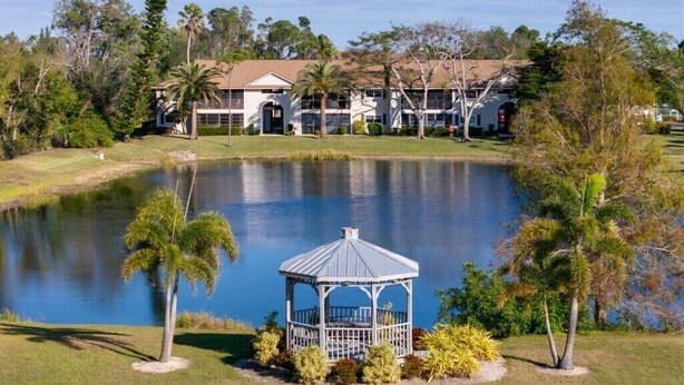 A gazebo near a pond with a building in the background. - Delightful 2-bedroom condo with AC in Fort Myers (Fort Myers)