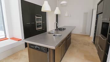 Dishwasher, cookware/dishes/utensils