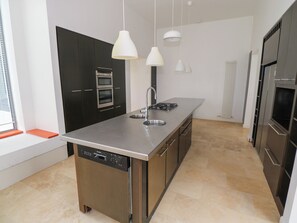 Dishwasher, cookware/dishes/utensils