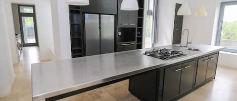 Dishwasher, cookware/dishes/utensils