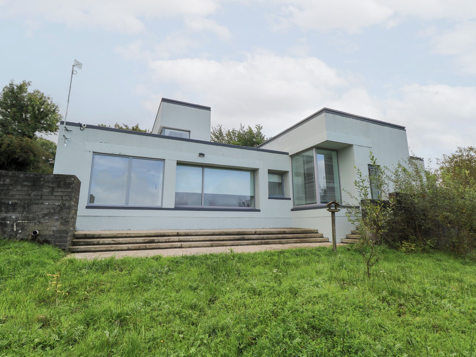 المنشأة من الخارج