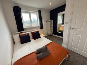 5 habitaciones, tabla de planchar con plancha y wifi gratis
