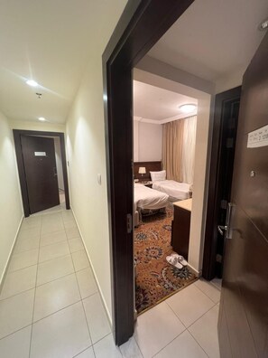 Familie suite, uitzicht op de stad | Luxe beddengoed, een kluis op de kamer, verduisterende gordijnen