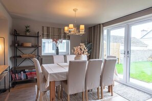 Familienhaus, Gartenblick | Esszimmer