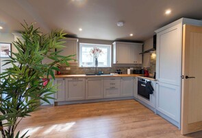 Family House, Garden View | Microwave