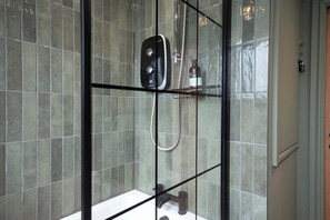 Maison Familiale, vue jardin | Salle de bain