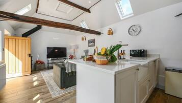 Fridge, oven, coffee/tea maker