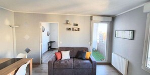 Living area - Orly Express : Comfort just a stone's throw from the airport (Orly)