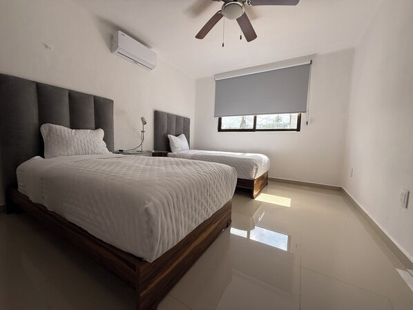 3 عدّة غرف نوم ومكواة/لوح كي وواي فاي وملاءات أسرّة