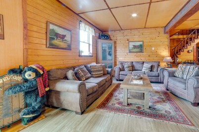 Lakeside Gem: Hot Tub & Game Room in Hancock