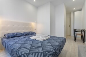 1 bedroom, WiFi, bed sheets