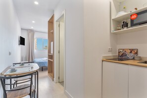 1 室のベッドルーム、WiFi、ベッドシーツ