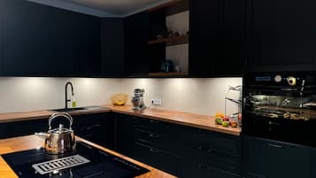Kühlschrank, Ofen, Herdplatte, Geschirrspüler