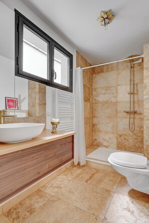 City Apartment, 2 Bedrooms, Non Smoking | Bathroom