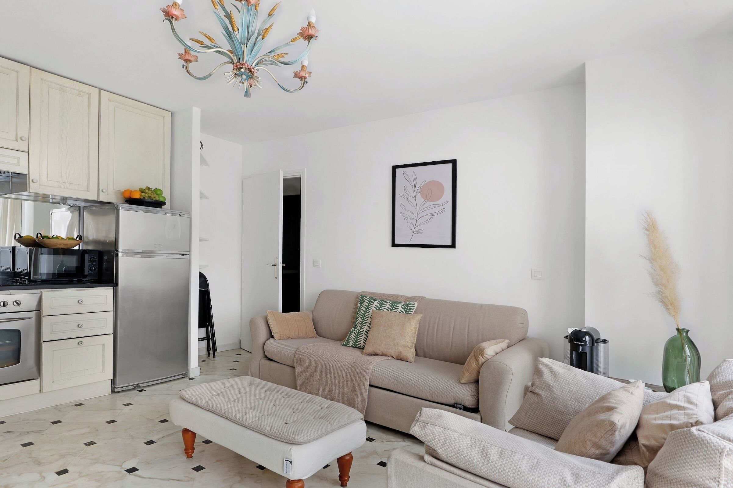 City Apartment, 2 Bedrooms, Non Smoking | Living area | 40-inch Smart TV with satellite channels