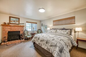 Iron/ironing board, WiFi, bed sheets - Cozy Forest Cabin Near Shaver Lake & China Peak (Shaver Lake)