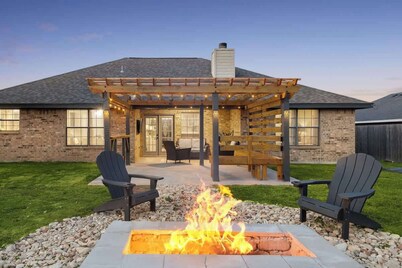 3BR Smart Home w/ Alexa + Backyard Retreat