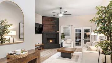 Smart TV, fireplace