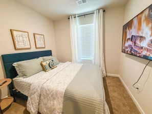 3 bedrooms, iron/ironing board, WiFi, bed sheets