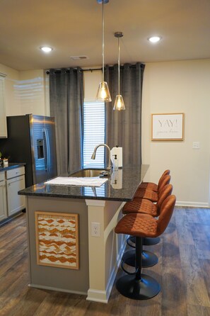 Micro-ondes, four, plaque de cuisson, lave-vaisselle