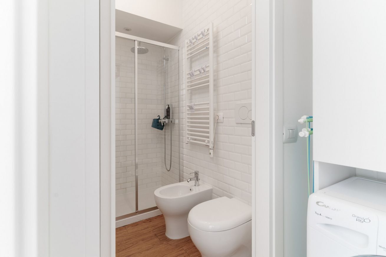 Dusche, Bidet, Handtücher