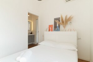 2 Schlafzimmer, Bügeleisen/Bügelbrett