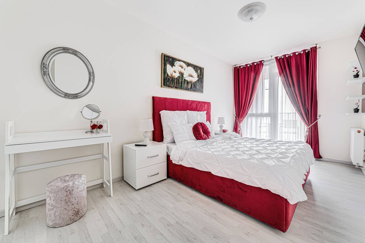 Deluxe-Apartment, 1 Schlafzimmer, Balkon | Laptopgeeigneter Arbeitsplatz, Bügeleisen/Bügelbrett, kostenloses WLAN