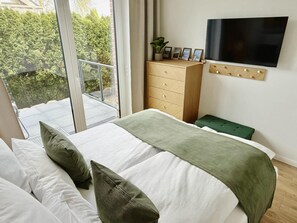 2 bedrooms, iron/ironing board, travel cot, free WiFi - Pier 1: 200m to the sea, sun terrace with garden, sauna (first floor) (Scharbeutz)