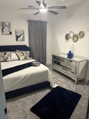 3 bedrooms, iron/ironing board, WiFi, bed sheets - Lucky Street Townhome in vibrant Houston (Houston)