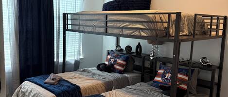 3 chambres, fer et planche à repasser, Wi-Fi, draps fournis