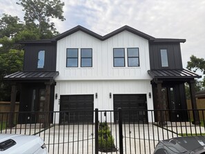 Exterior - Lucky Street Townhome in vibrant Houston (Houston)