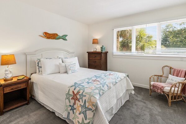 Desk, free WiFi, bed sheets - Beautiful Villa with Spectacular Marsh Views and Community Pool (Seabrook Island)