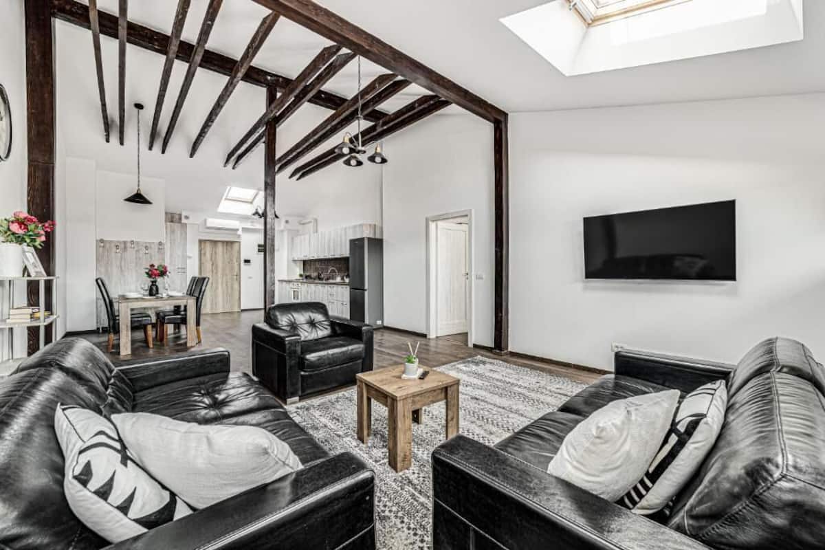Apartment, 1 Schlafzimmer, Stadtblick | Schreibtisch, laptopgeeigneter Arbeitsplatz, Bügeleisen/Bügelbrett
