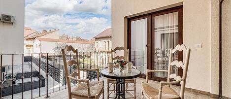 Huoneisto, 2 makuuhuonetta, parveke | Terassi/patio