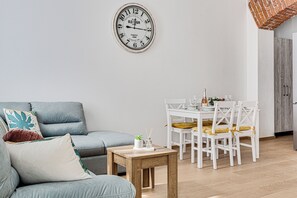 Apartment, 1 Queen Bed with Sofa bed, Kitchen | Living area - ARI Central Grand Apartments-Luxury Stay (Arad)