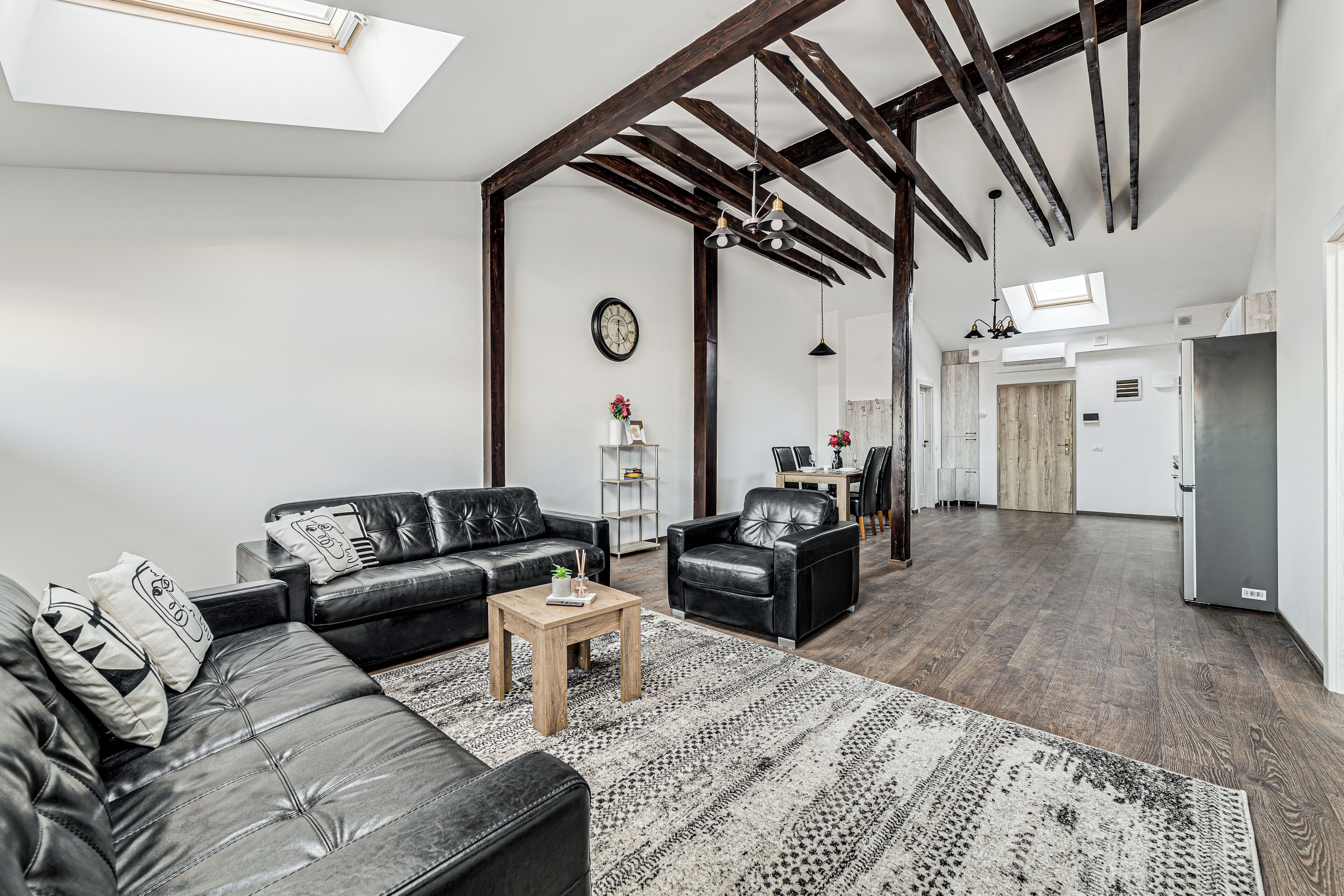 Apartment, 1 Bedroom, City View | Private kitchen | Full-sized fridge, oven, stovetop, coffee/tea maker