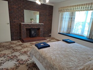 1 bedroom, bed sheets