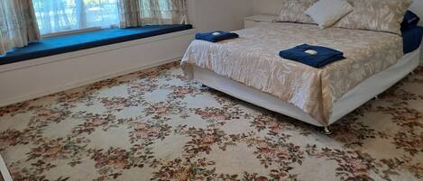 1 bedroom, bed sheets