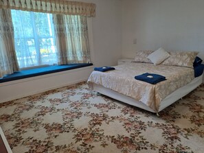 1 bedroom, bed sheets