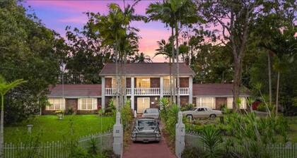 Gracelands Huge one bedroom apartment(left wing). One large Queen bedroom,